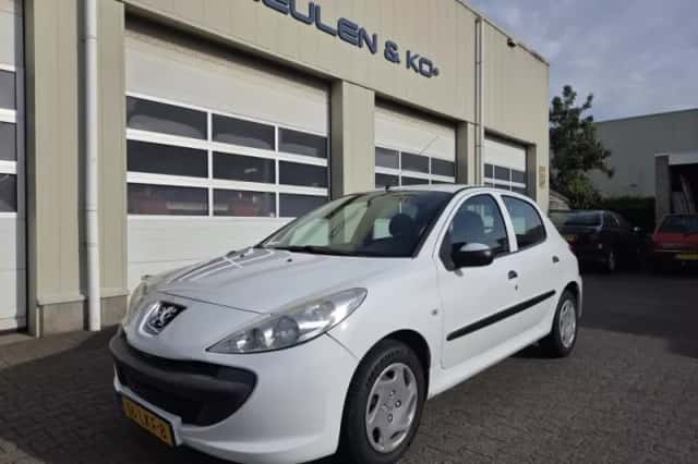 Peugeot 206+ (2010) thumbnail 1