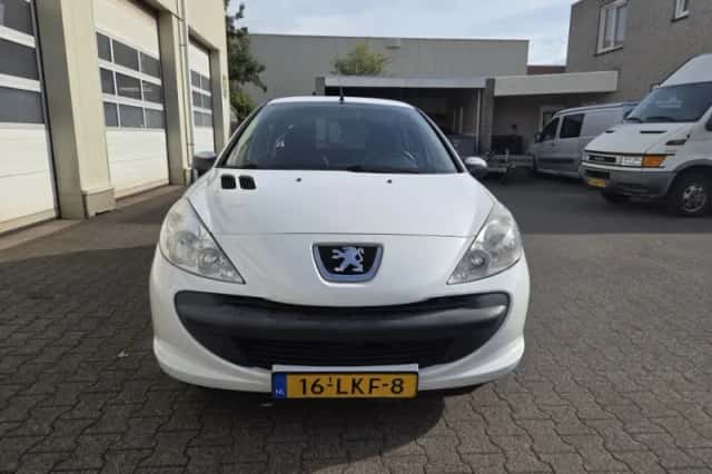 Peugeot 206+ (2010) thumbnail 2