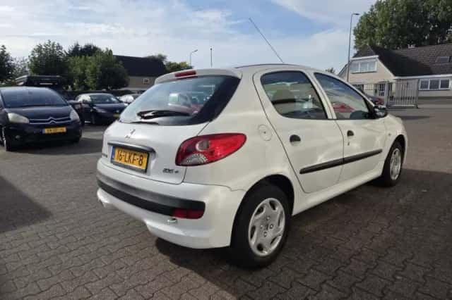 Peugeot 206+ (2010) thumbnail 5
