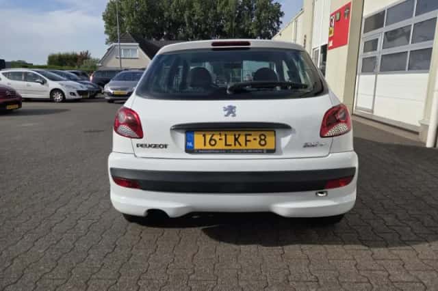 Peugeot 206+ (2010) thumbnail 6