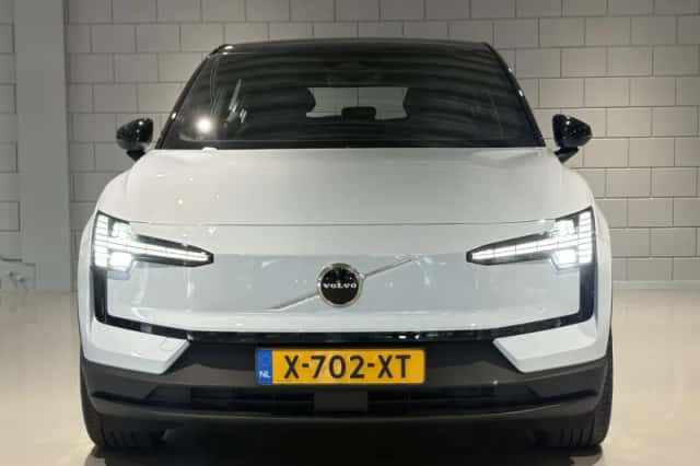 Volvo EX30 (2024) thumbnail 2