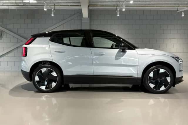 Volvo EX30 (2024) thumbnail 4