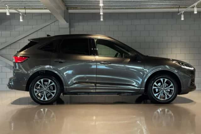 Ford Kuga (2023) thumbnail 3