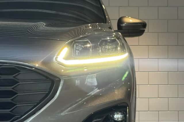 Ford Kuga (2023) thumbnail 5
