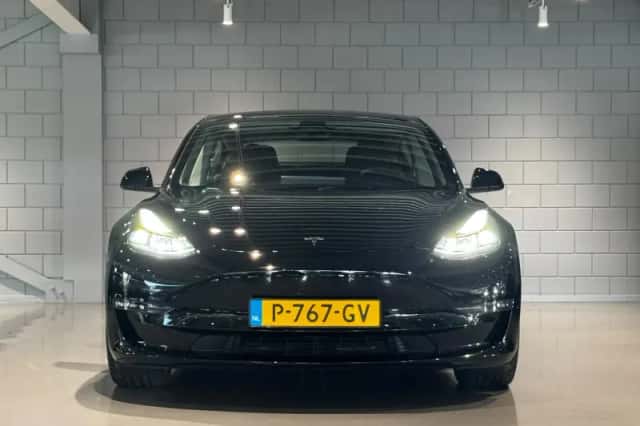 Tesla Model 3 (2022) thumbnail 2