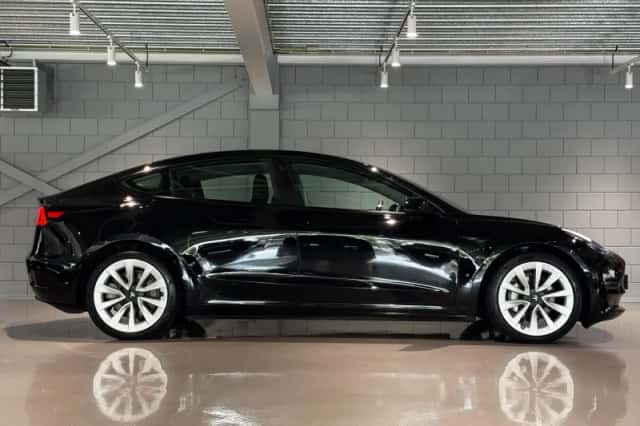 Tesla Model 3 (2022) thumbnail 4