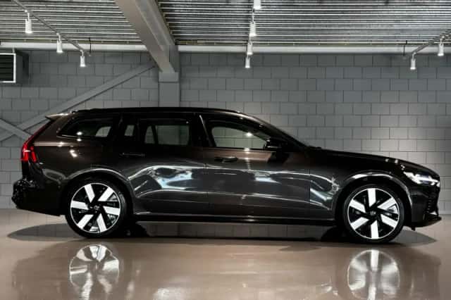 Volvo V60 (2023) thumbnail 4