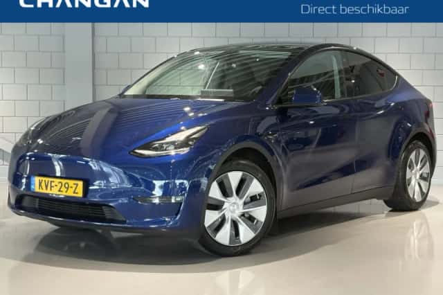 Tesla Model Y (2023) thumbnail 1
