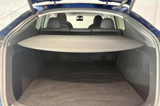 Tesla Model Y (2023) thumbnail 5