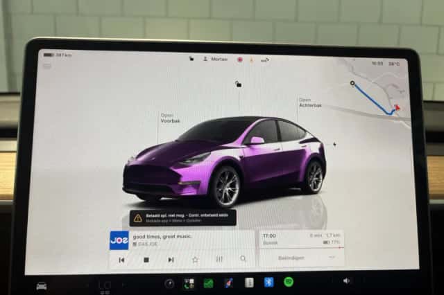 Tesla Model Y (2023) thumbnail 6