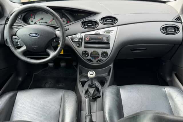 Ford Focus (2004) thumbnail 2