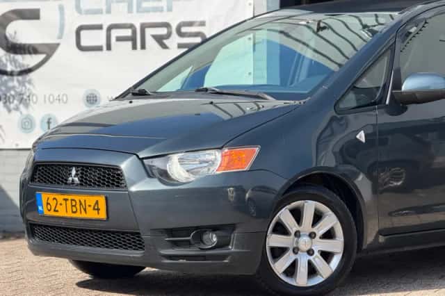 Mitsubishi Colt (2011) thumbnail 5