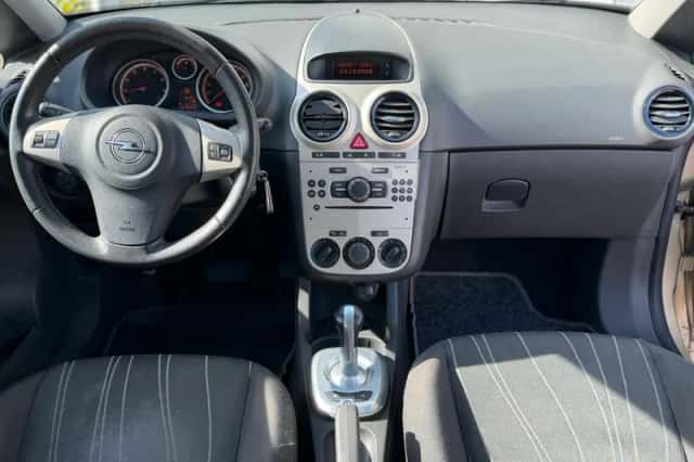 Opel Corsa (2006) thumbnail 2