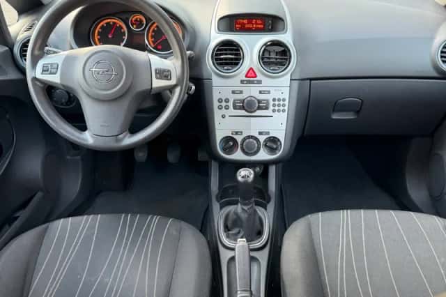 Opel Corsa (2009) thumbnail 2