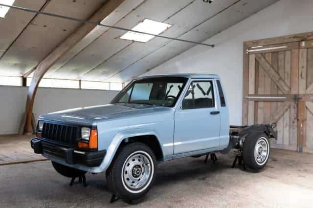 Jeep Cherokee (1989) thumbnail 2