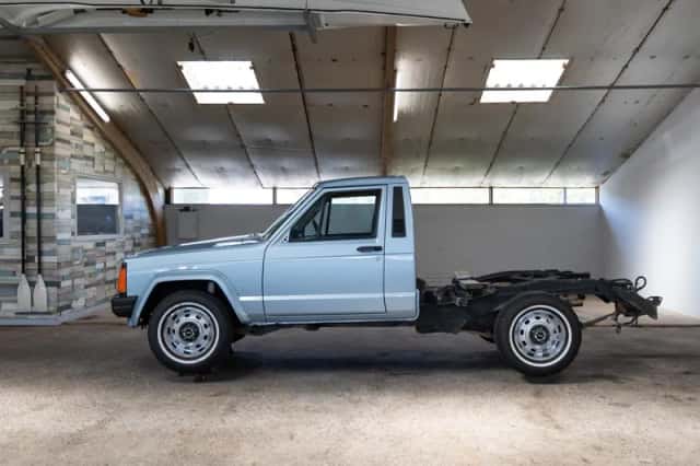 Jeep Cherokee (1989) thumbnail 3