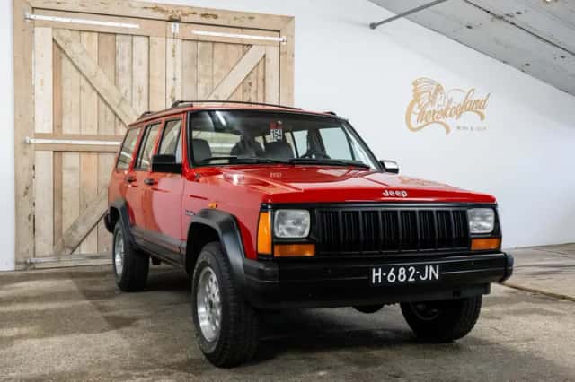 Jeep Cherokee (1991) thumbnail 3