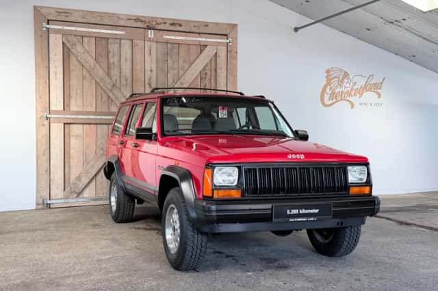 Jeep Cherokee (1996) thumbnail 1