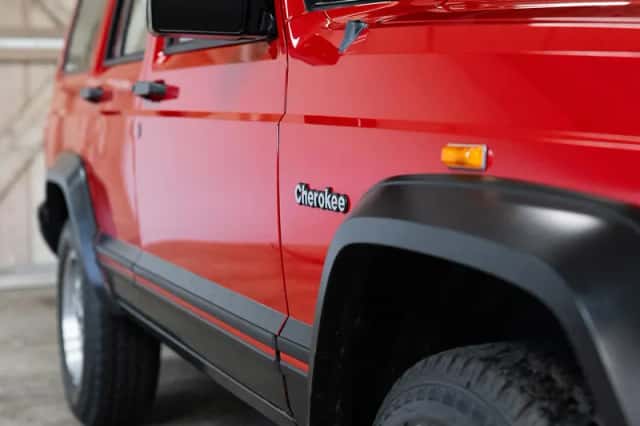 Jeep Cherokee (1996) thumbnail 3