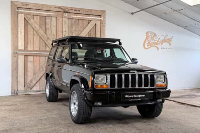 Jeep Cherokee (2000) thumbnail 1
