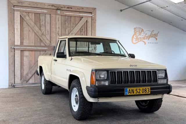 Jeep Cherokee (1988) thumbnail 1