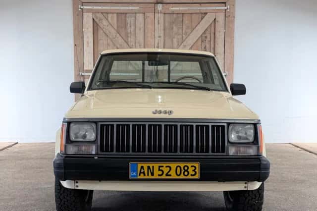 Jeep Cherokee (1988) thumbnail 4