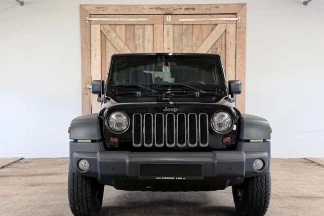 Jeep Wrangler (2013) thumbnail 2