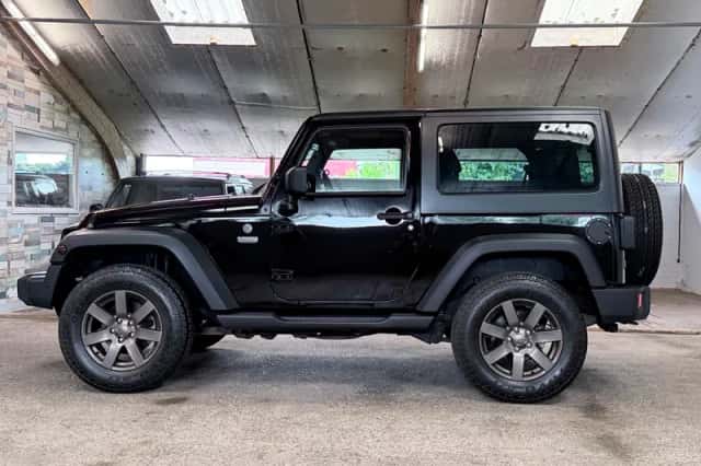 Jeep Wrangler (2013) thumbnail 4