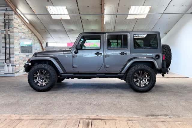 Jeep Wrangler (2018) thumbnail 4