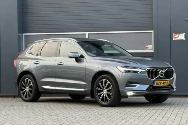 Volvo XC60 (2017) thumbnail 3