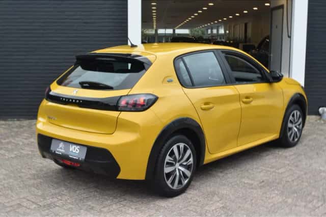 Peugeot e-208 (2022) thumbnail 3