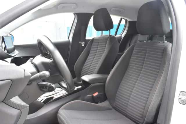 Peugeot e-208 (2022) thumbnail 2