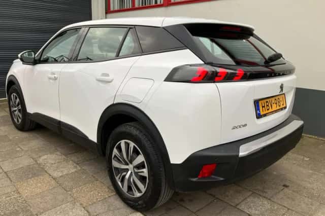 Peugeot 2008 (2020) thumbnail 4