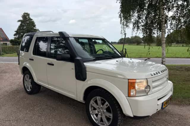 Land Rover Discovery (2009) thumbnail 2