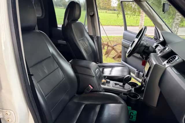 Land Rover Discovery (2009) thumbnail 5