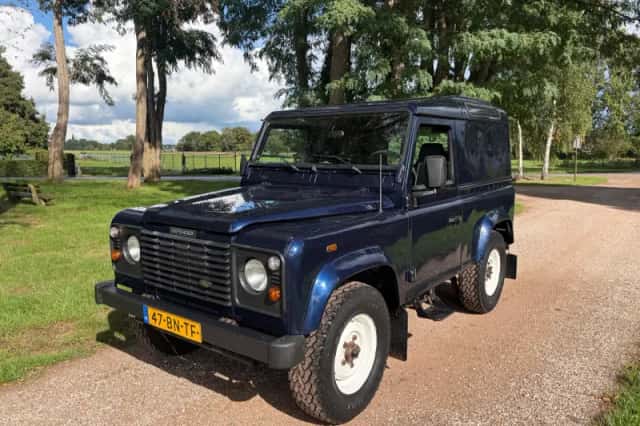 Land Rover Defender (2004) thumbnail 4