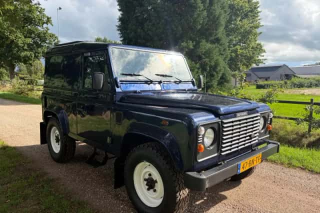 Land Rover Defender (2004) thumbnail 5