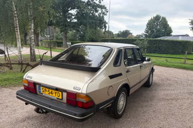Saab 900 (1987) thumbnail 2