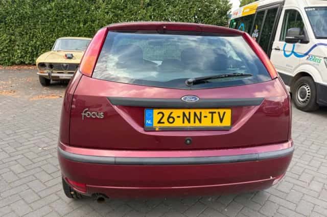 Ford Focus (2004) thumbnail 3