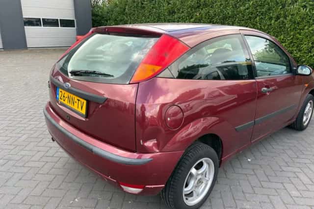 Ford Focus (2004) thumbnail 4