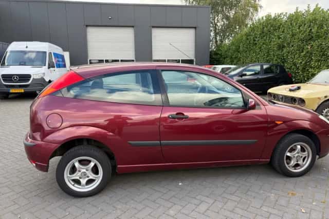 Ford Focus (2004) thumbnail 5