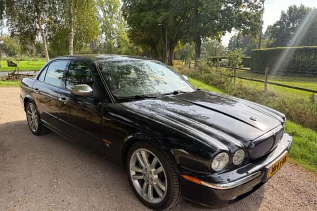 Jaguar XJR (2003) thumbnail 4