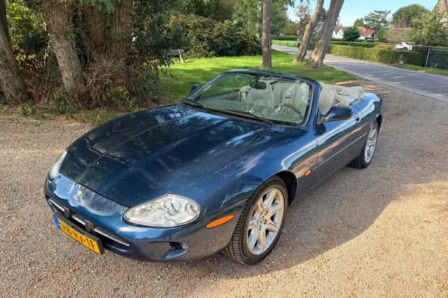 Jaguar XK8 (1997) thumbnail 1