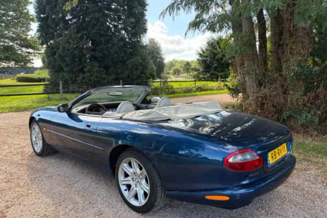 Jaguar XK8 (1997) thumbnail 3