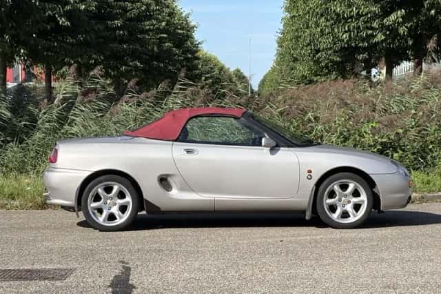 MG F (1999) thumbnail 3