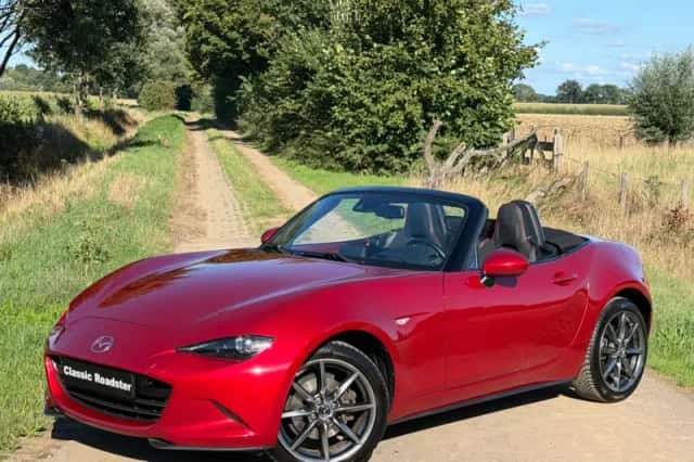 Mazda MX-5 (2016) thumbnail 1