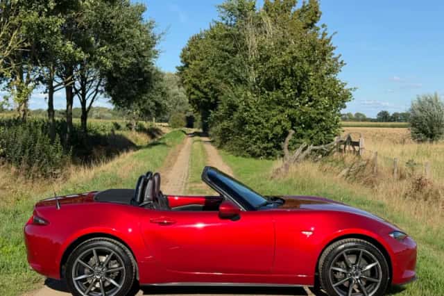 Mazda MX-5 (2016) thumbnail 6