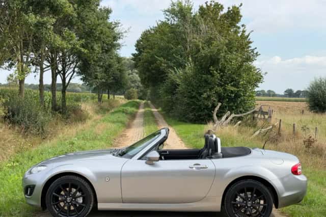 Mazda MX-5 (2009) thumbnail 2