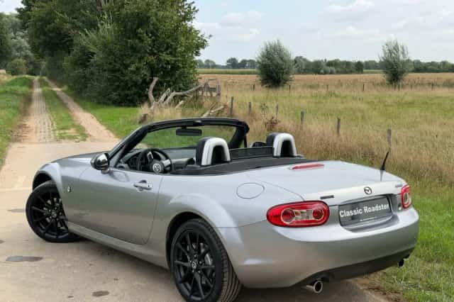 Mazda MX-5 (2009) thumbnail 3