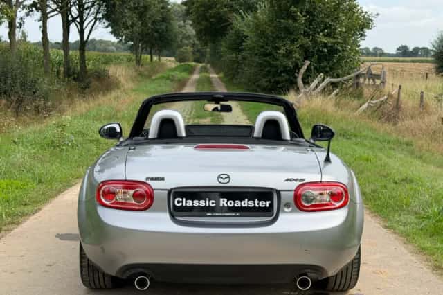 Mazda MX-5 (2009) thumbnail 4